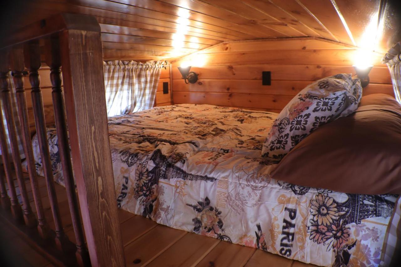 Storybook Village Pine Cove Extérieur photo