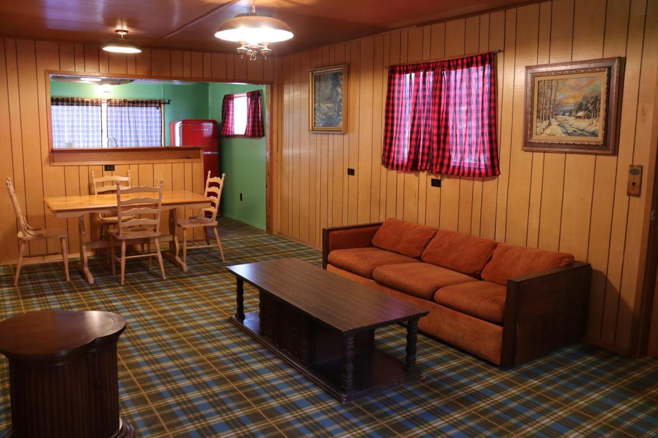 Storybook Village Pine Cove Extérieur photo